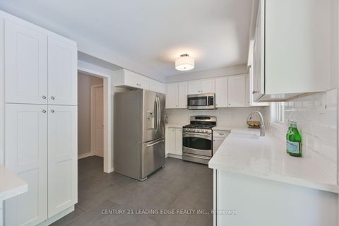 Photo 17 at 30 McGuire Crescent, Uxbridge