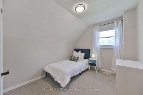 Photo 32 at 30 McGuire Crescent, Uxbridge
