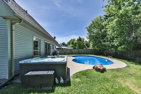 Photo 35 at 30 McGuire Crescent, Uxbridge
