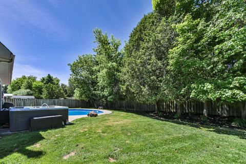 Photo 36 at 30 McGuire Crescent, Uxbridge