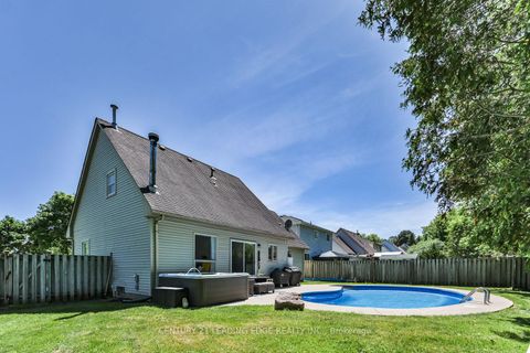 Photo 37 at 30 McGuire Crescent, Uxbridge