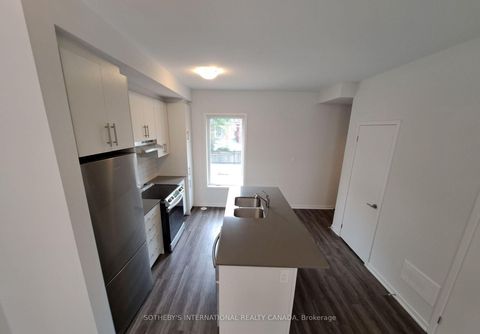 Photo 3 at 77 - 10 William Jackson Way, New Toronto, Toronto