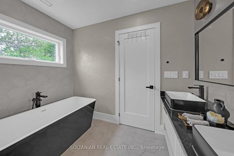 Photo 31 at 24 Fairside Avenue, East York, Toronto