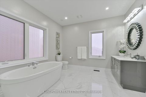 Photo 28 at 20 Tesla Crescent, Holland Landing, East Gwillimbury