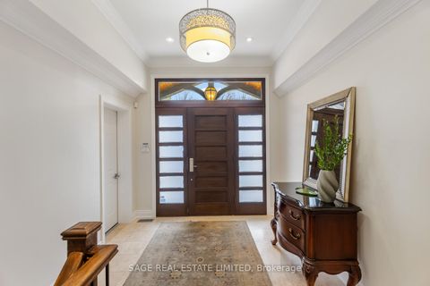 Photo 2 at 31 Ashwood Crescent, Rosethorn, Toronto