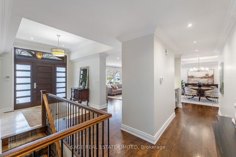 Photo 4 at 31 Ashwood Crescent, Rosethorn, Toronto