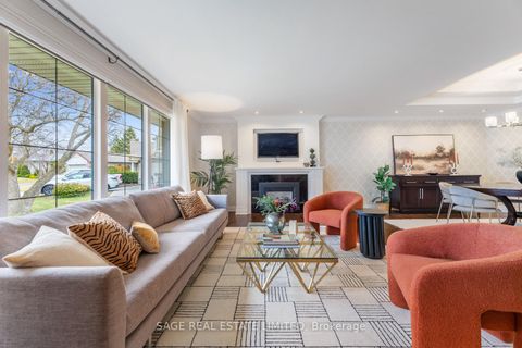 Photo 7 at 31 Ashwood Crescent, Rosethorn, Toronto