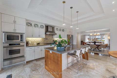 Photo 14 at 31 Ashwood Crescent, Rosethorn, Toronto