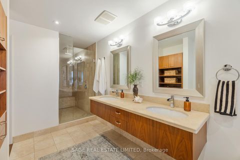 Photo 24 at 31 Ashwood Crescent, Rosethorn, Toronto