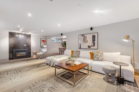 Photo 31 at 31 Ashwood Crescent, Rosethorn, Toronto