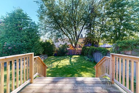 Photo 2 at 15 SCARBOROUGH HEIGHTS Boulevard, Cliffcrest, Toronto