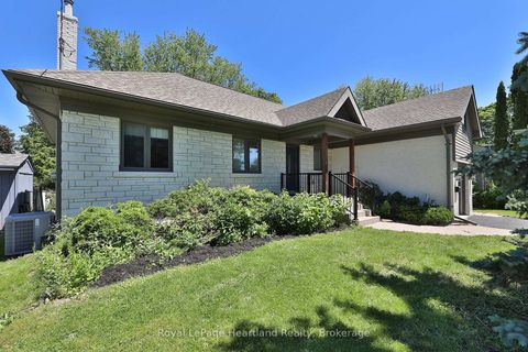 Photo 7 at 15 SCARBOROUGH HEIGHTS Boulevard, Cliffcrest, Toronto