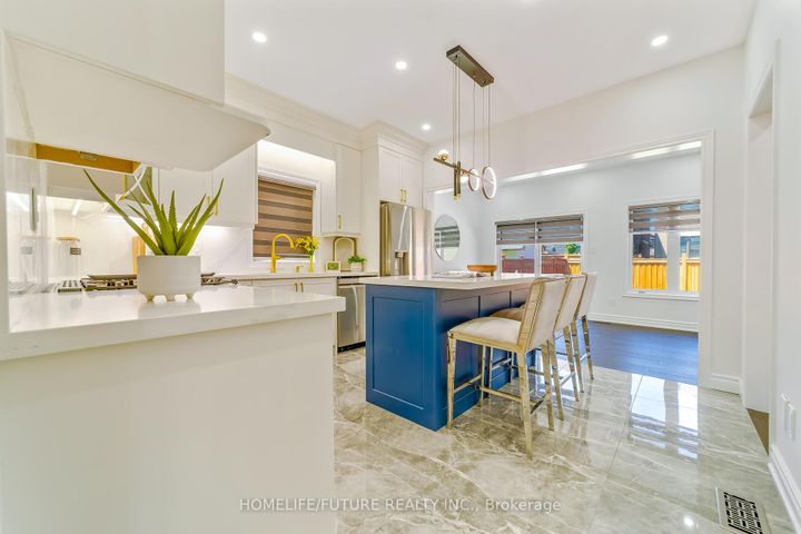 Photo 10 at 556 Highglen Avenue, Middlefield, Markham