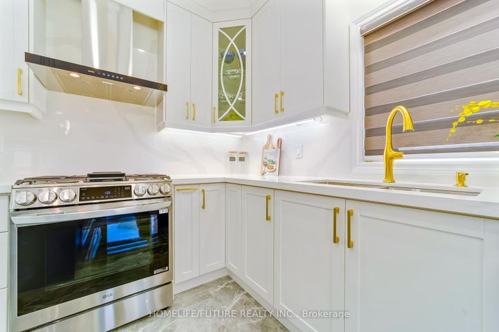 Photo 13 at 556 Highglen Avenue, Middlefield, Markham