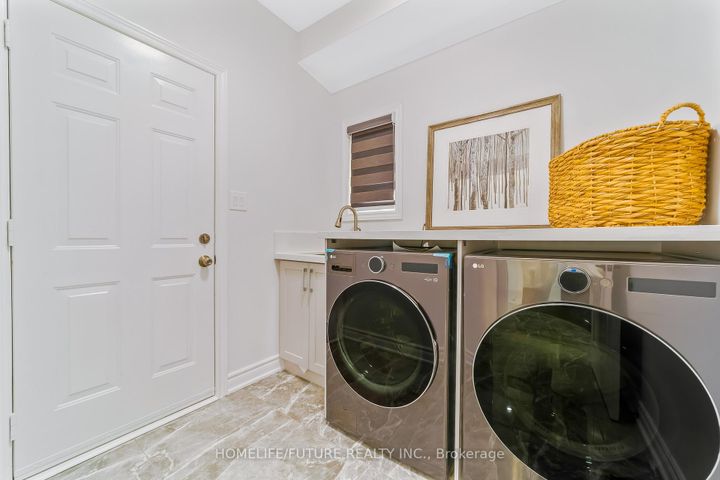 Photo 18 at 556 Highglen Avenue, Middlefield, Markham