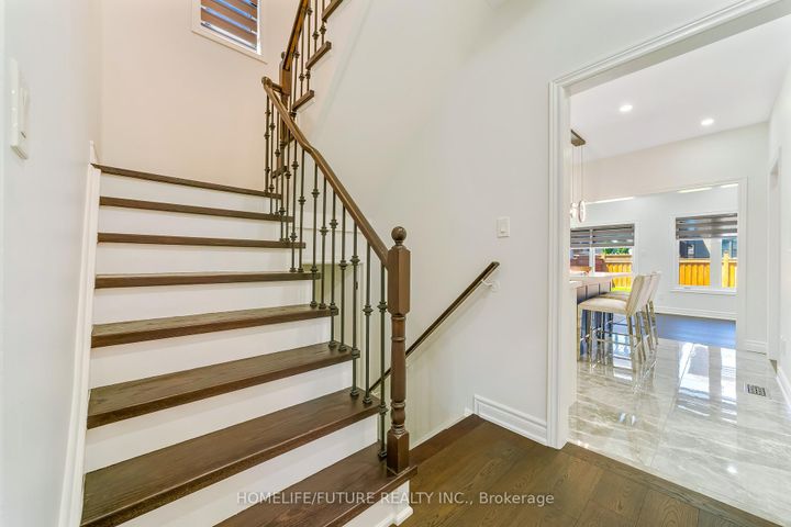 Photo 19 at 556 Highglen Avenue, Middlefield, Markham