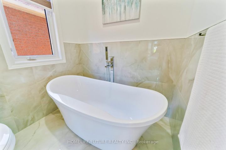 Photo 25 at 556 Highglen Avenue, Middlefield, Markham