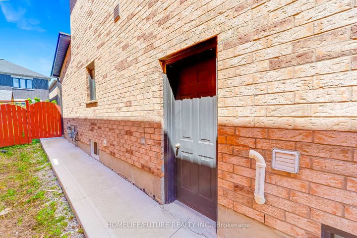 Photo 36 at 556 Highglen Avenue, Middlefield, Markham