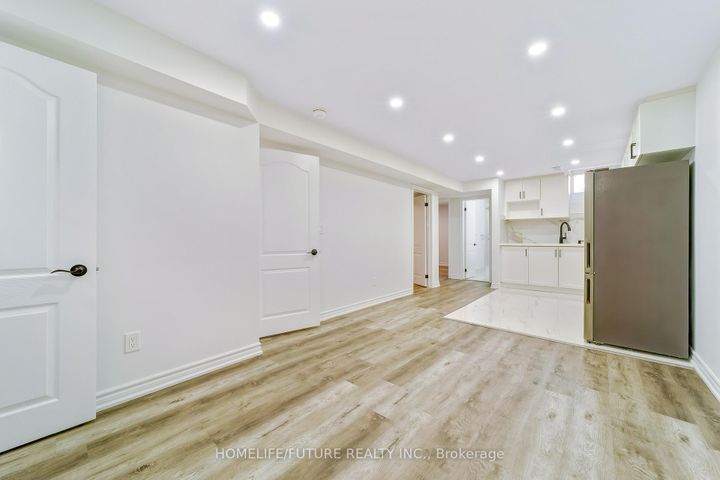 Photo 38 at 556 Highglen Avenue, Middlefield, Markham