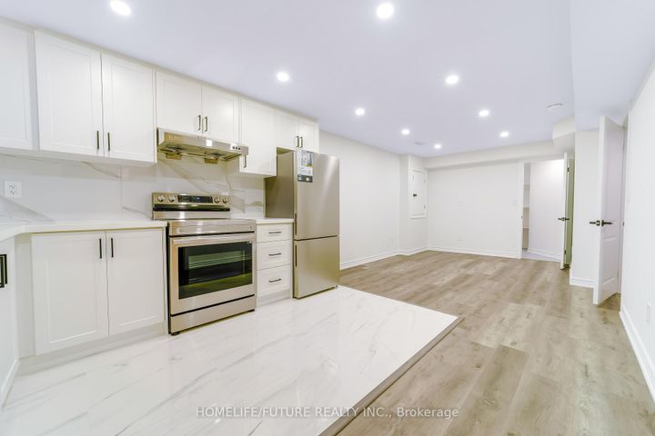 Photo 40 at 556 Highglen Avenue, Middlefield, Markham