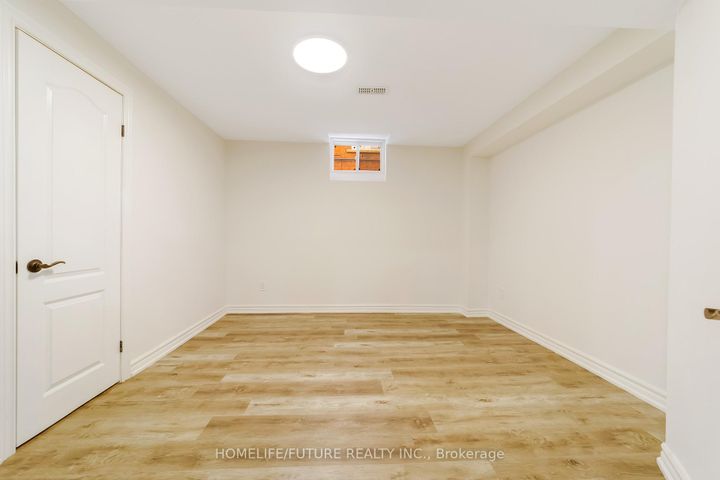 Photo 43 at 556 Highglen Avenue, Middlefield, Markham