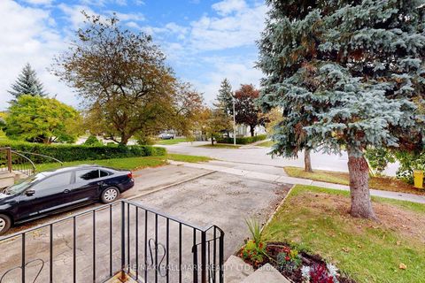 Photo 3 at 34 Yucatan Road, Pleasant View, Toronto