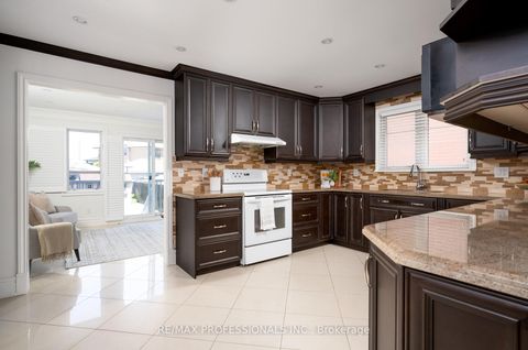 Photo 16 at 84 Harding Avenue, Amesbury, Toronto