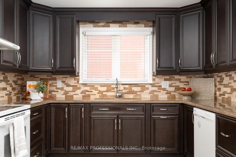 Photo 18 at 84 Harding Avenue, Amesbury, Toronto