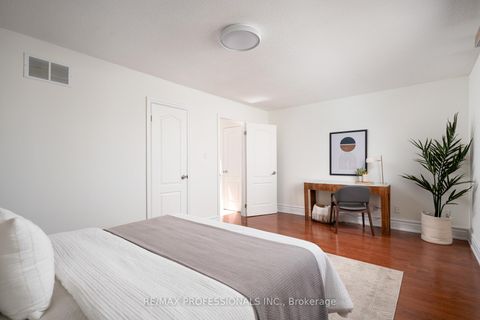Photo 33 at 84 Harding Avenue, Amesbury, Toronto