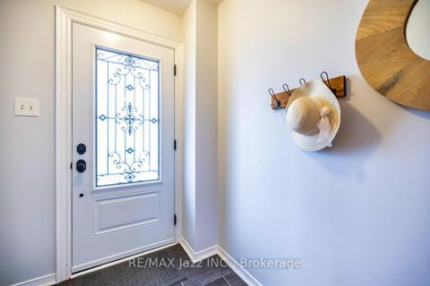 Photo 4 at 11 Chance Court, Bowmanville, Clarington