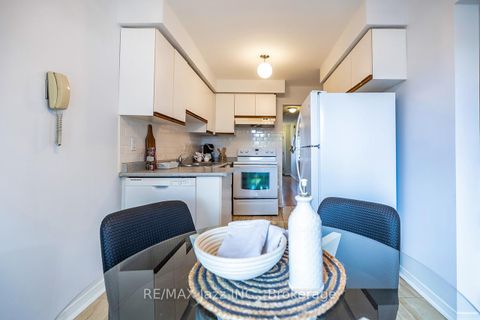Photo 9 at 11 Chance Court, Bowmanville, Clarington