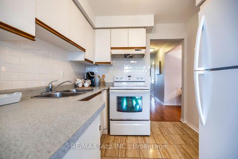 Photo 10 at 11 Chance Court, Bowmanville, Clarington