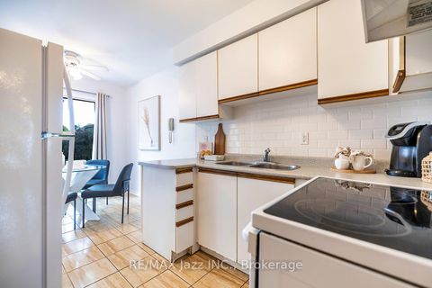 Photo 11 at 11 Chance Court, Bowmanville, Clarington