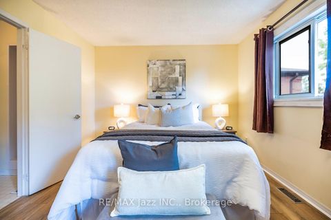 Photo 13 at 11 Chance Court, Bowmanville, Clarington