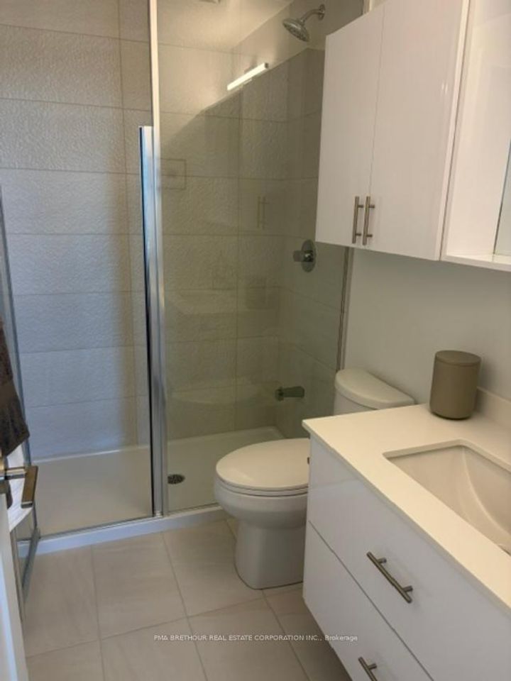 Photo 8 at 1001 - 5105 Hurontario Street, Hurontario, Mississauga