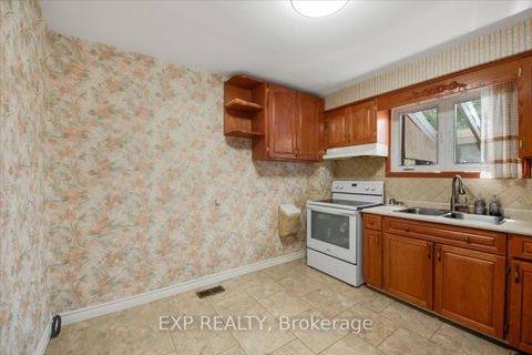 Photo 8 at 376 Surrey Drive, Eastdale, Oshawa