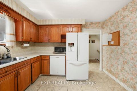 Photo 9 at 376 Surrey Drive, Eastdale, Oshawa