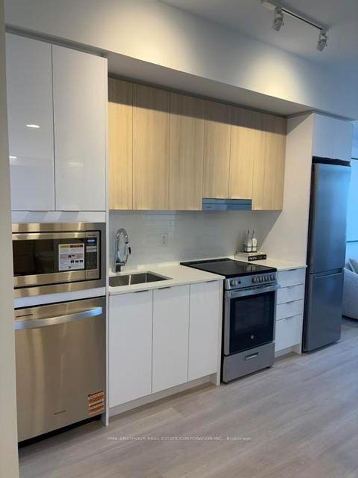 Photo 16 at 2204 - 5105 Hurontario Street, Hurontario, Mississauga