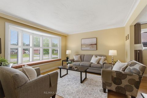 Photo 3 at 910 Crocus Crescent, Downtown Whitby, Whitby