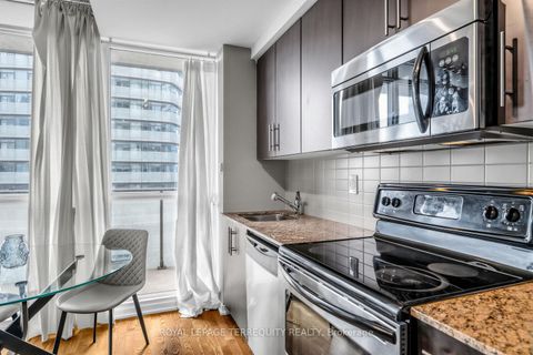Photo 9 at 3111 - 55 Bremner Boulevard, Waterfront Communities C1, Toronto