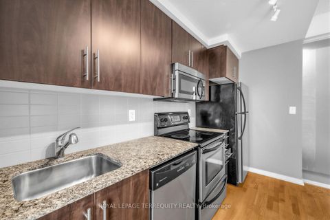 Photo 10 at 3111 - 55 Bremner Boulevard, Waterfront Communities C1, Toronto