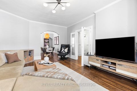 Photo 3 at 29 Shannon Street, Bellwoods, Toronto