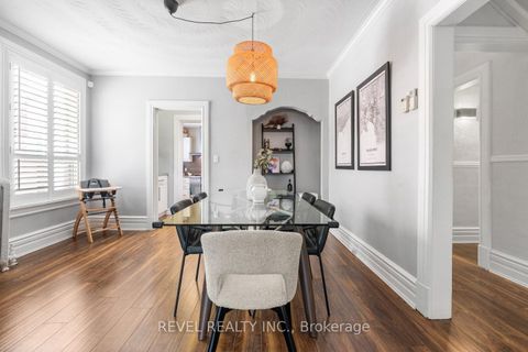 Photo 4 at 29 Shannon Street, Bellwoods, Toronto