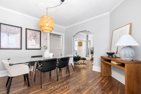Photo 6 at 29 Shannon Street, Bellwoods, Toronto