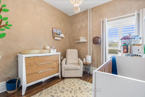 Photo 12 at 29 Shannon Street, Bellwoods, Toronto