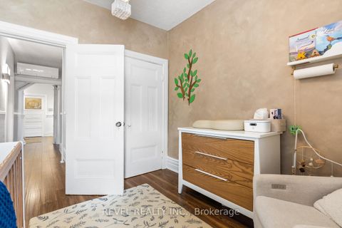 Photo 13 at 29 Shannon Street, Bellwoods, Toronto
