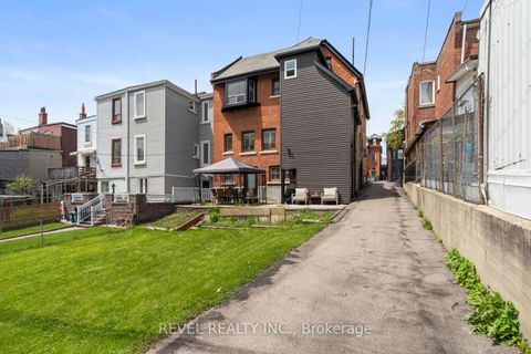 Photo 39 at 29 Shannon Street, Bellwoods, Toronto