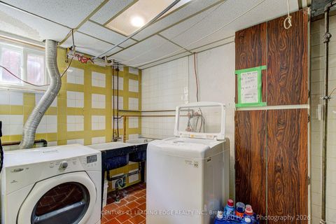 Photo 5 at 4 Blacksmith Crescent, Black Creek, Toronto