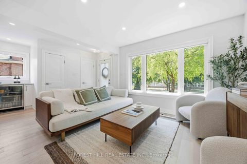 Photo 4 at 9 Marilyn Crescent, Parkview, Toronto