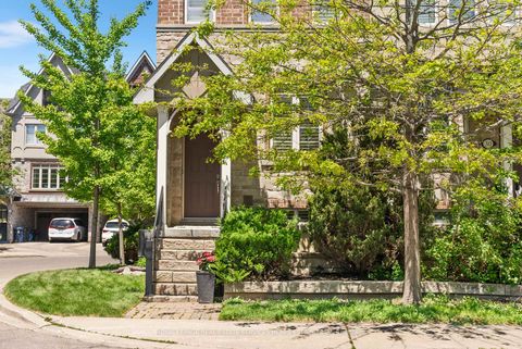 Photo 2 at 32 Mendota Road, Queensway, Toronto
